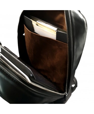 Black leather backpack with internal pockets and 3D back fabric for sweat absorption