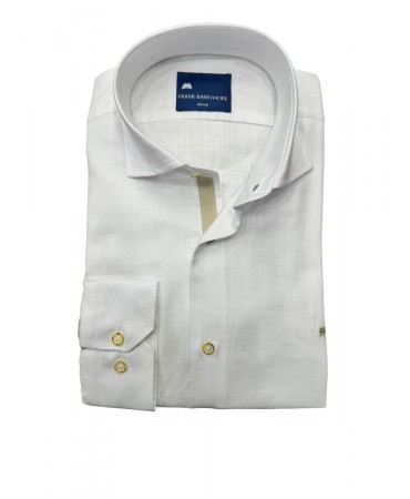 White shirt in a comfortable line with a soft collar and special buttons