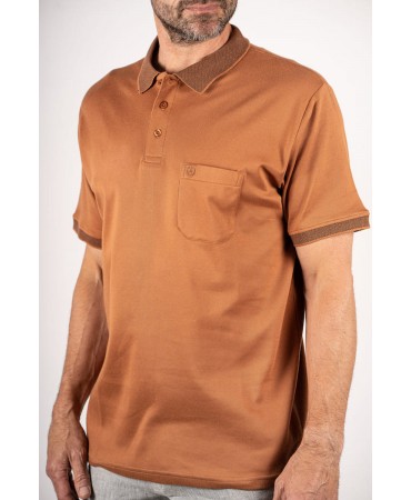Polo with short sleeves and pocket in light brown color