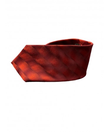 GM tie with various shades of red