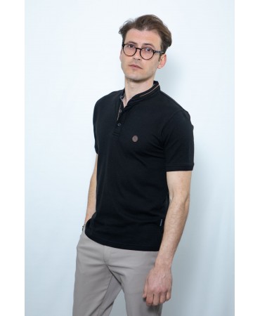 Mao black t-shirt with detailed seams and beige