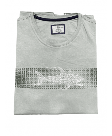 Oil t-shirt with embossed white whale front side effect